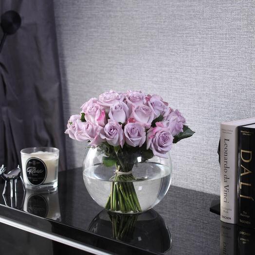 Bouquet of 25 roses "Purple" in a vase sphere
