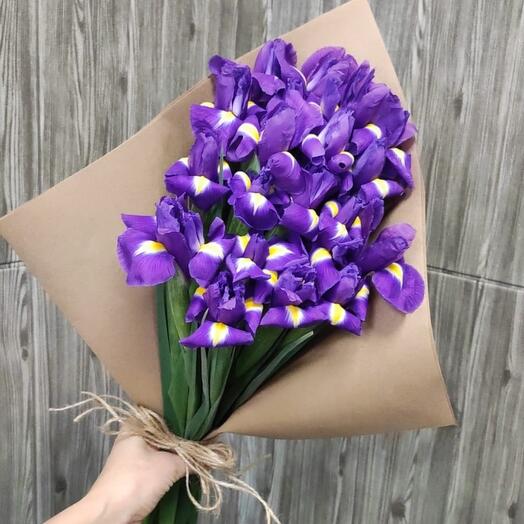 Букет из 19 ирисов