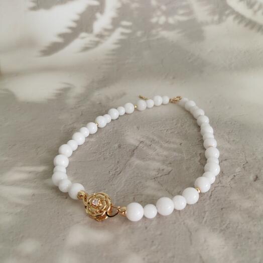 Чокер из белоснежного жадеита
