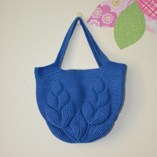 Women's knitted bag