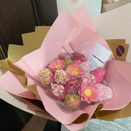 Клубника в шоколаде 11 штук и шоколадные ромашки 3 штуки