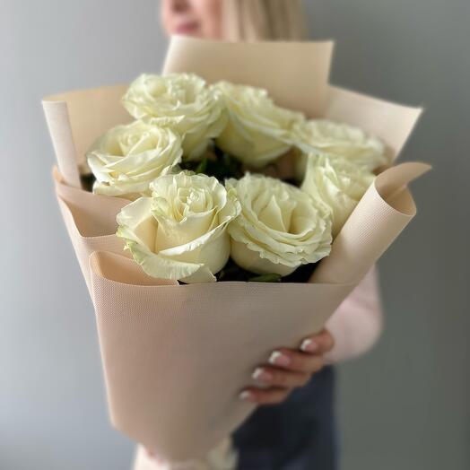 Белые  розы 7 шт