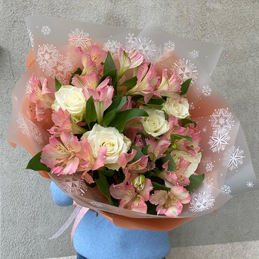 Bouquet of roses with alstroemeria