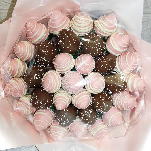 Bouquet of chocolate-covered strawberries/