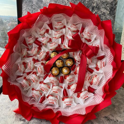 46. Ramo de Raffaella y Ferrero Roche