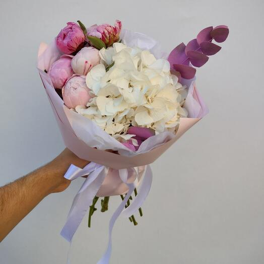Bouquet of peonies and hydrangeas