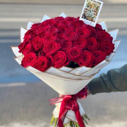 Букет из 51 красной розы в упаковке
