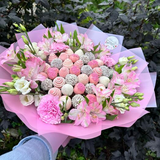 Клубничная мечта с цветами 🥰