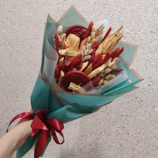 Мужской съедобный букет с колбасой и сыром на 23 февраля