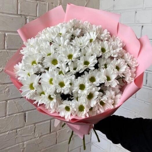 Букет из белых кустовых хризантем