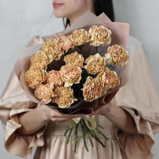 Букет живых цветов из гвоздик, 15 штук, цвет карамельный, арт 142 Kimbirly Flowers