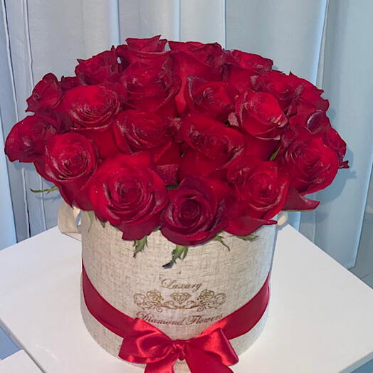 2 дюжини свіжозрізаних троянд