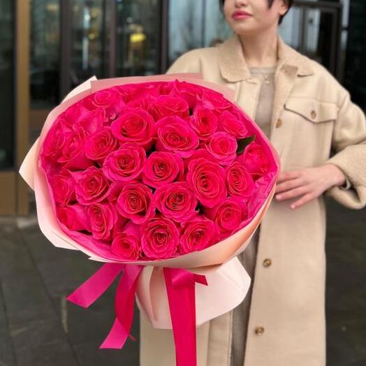 Букет из 31 ярко-малиновой розы