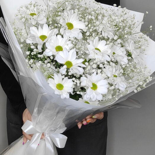 Bouquet of gypsophila and chrysanthemums