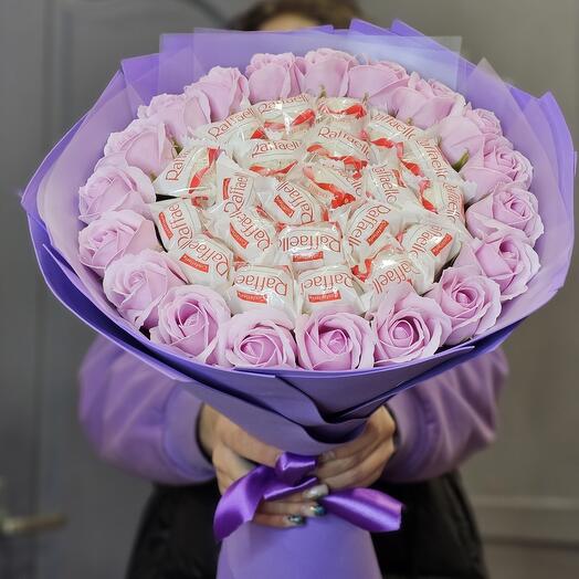 Ramo de rosas de jabón y Raffaelo