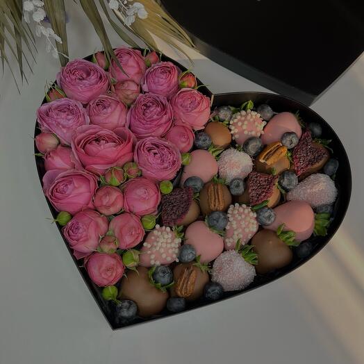 Клубника в шоколаде с цветами Heart L