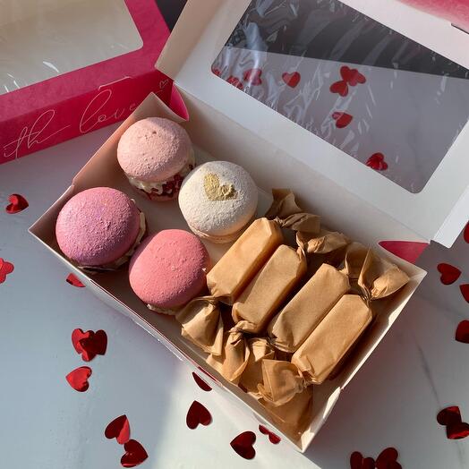 Набор ассорти ириски+ макарон 8+4