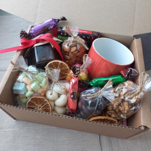 Подарочный набор Coffee Box со сладостями и орехами