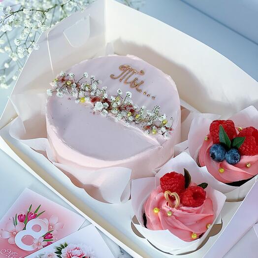 Bento with hidden inscription and 2 cupcakes for March 8th