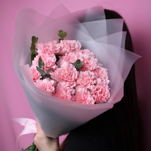 Bouquet of 15 pink carnations and eucalyptus