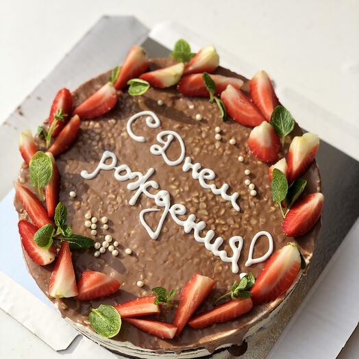 Торт сникерс с клубничным оформлением 1300 гр