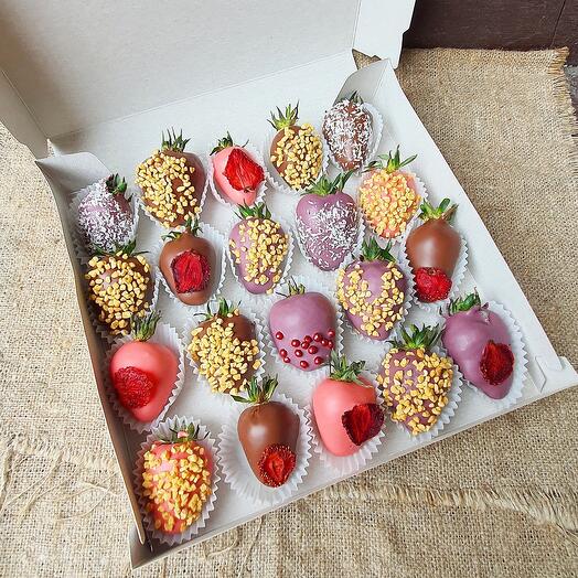 Клубника крымская в шоколаде callebaut