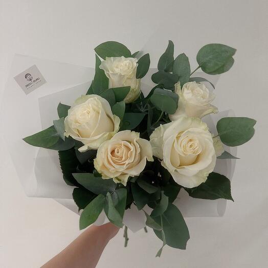 Roses bouquet with greenery