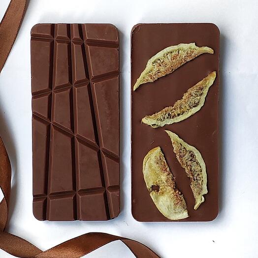 Шоколад молочный 33,6% инжир