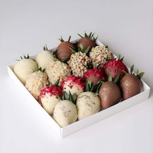 Strawberries in chocolate 16 pcs., клубника в шоколаде 16 шт