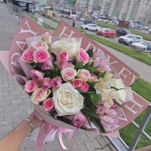 С розовыми кустовыми розами