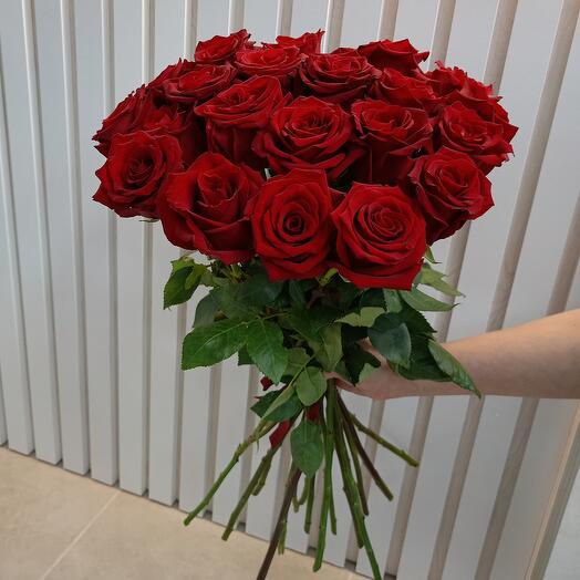 Букет из 21 красной розы 50 см