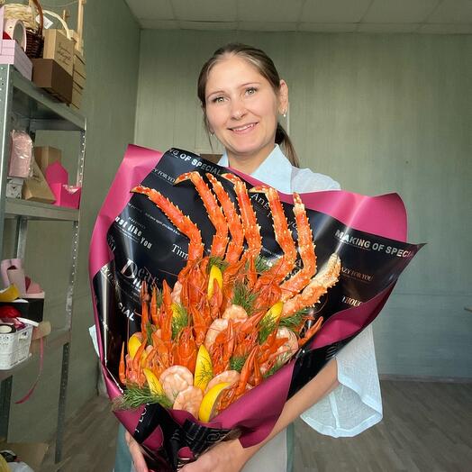 Букет из раков, креветок и клешни Камчатского краба