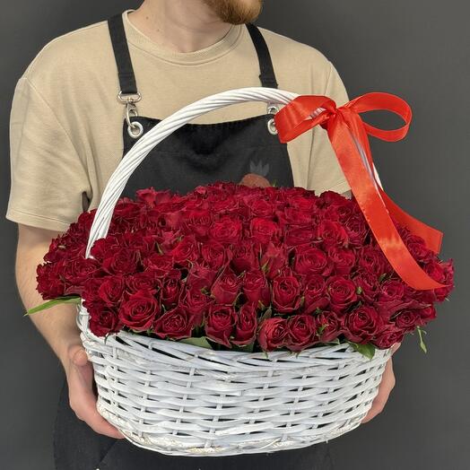 Корзина из 101 красной розы