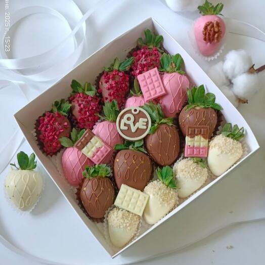 Набор клубники в шоколаде 12 шт love 3