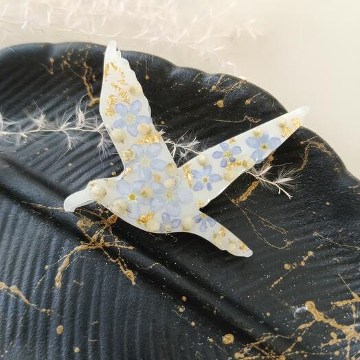 Брошка птичка с сухоцветами