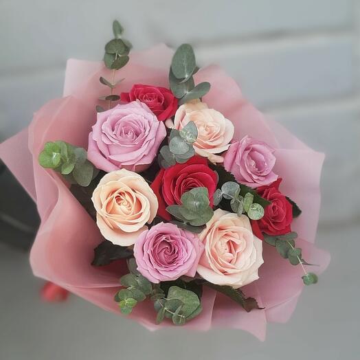 Букет с розами и эвкалиптом 💐
