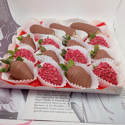 Набор из клубники и бананов в шоколаде "Strawberry Boom"