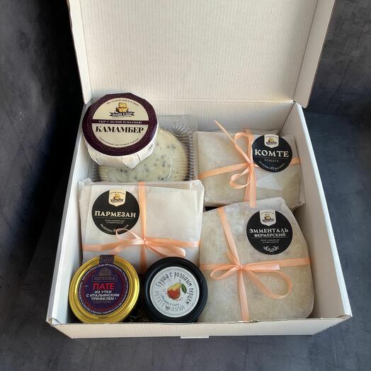 Вкусный подарочный набор "Сырные шедевры" миди