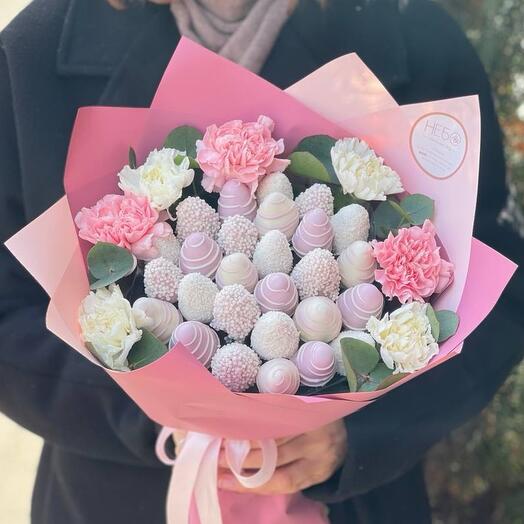 Букет с клубникой в шоколаде 400 Princess с гвоздикой
