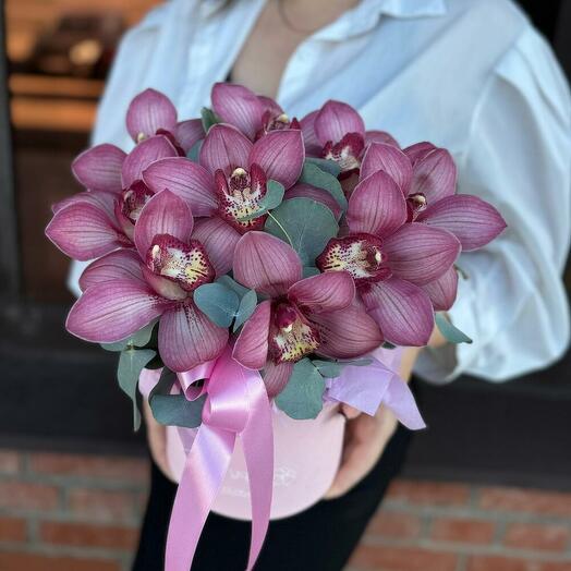 Шляпная коробка с орхидеями и эвкалиптом