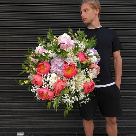 Cascadas del Arcoiris – Ramo de peonias y hortensias multicolor