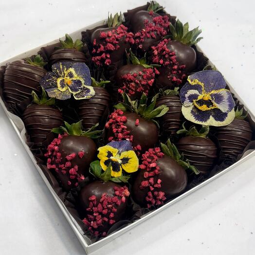 Клубника в темном шоколаде 🍓