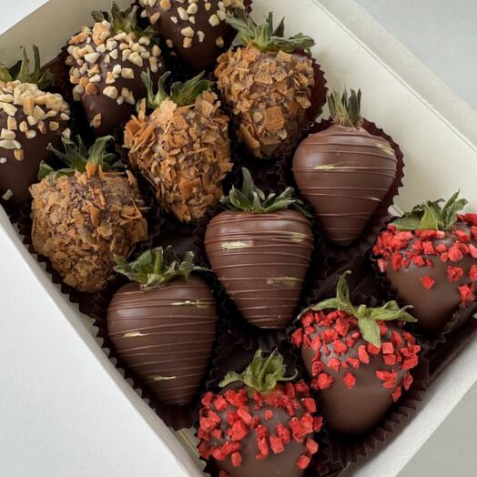Chocolate-covered strawberry set "Chocolate Hit", 12-15 pieces