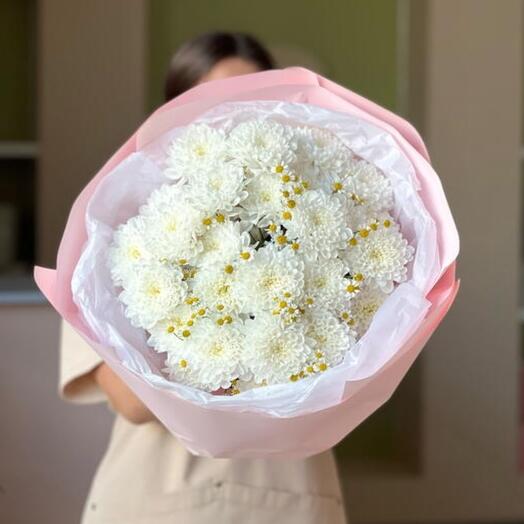 Букет из ромашек и хризантем