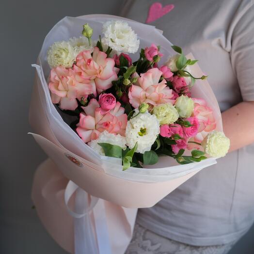 Розы и эустома