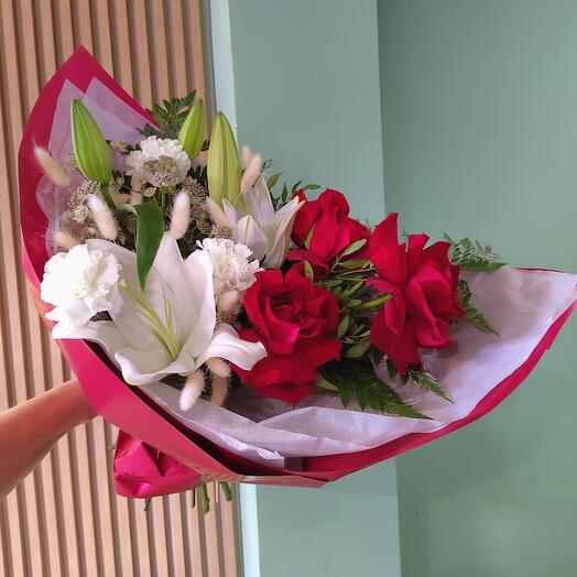 Лилии, розы, гвоздики