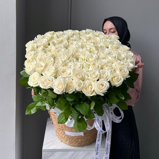 Невероятное кашпо с нежными розами️