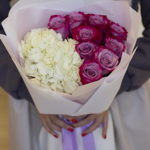 Роза с гортензией