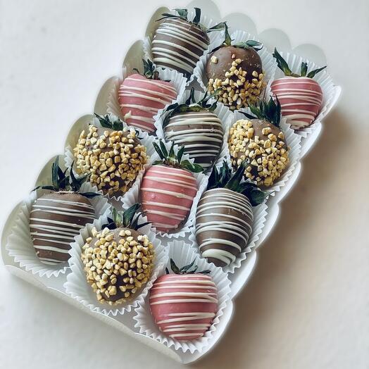 Набор клубники в шоколаде 12 ягод