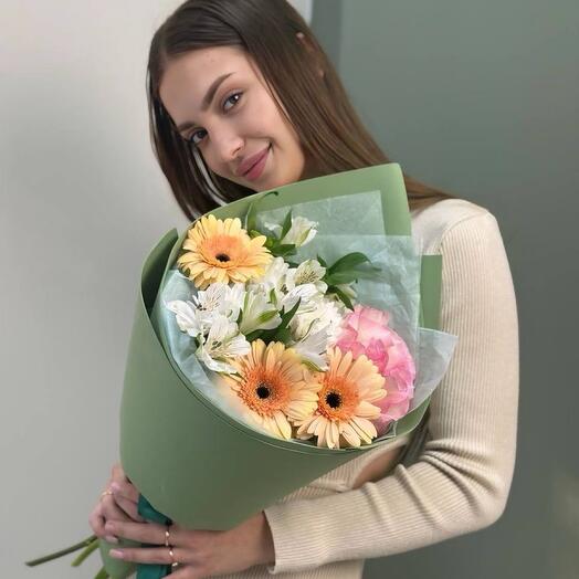 Авторский букет с французской розой и герберами 558
